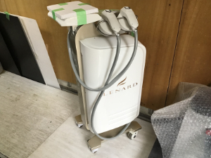 業務用エステ機器 据え置き型 梱包